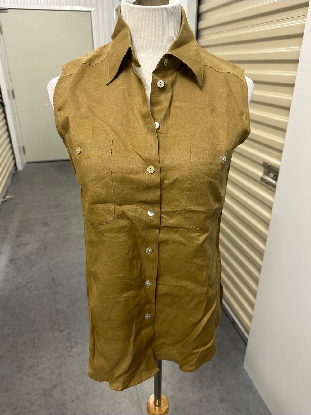 Carry-Back Linen Sleeveless Button-Front Blouse in Mustard Tan